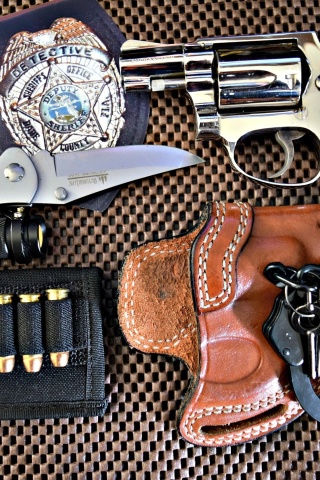 Colt, handcuffs and knife wallpaper 320x480
