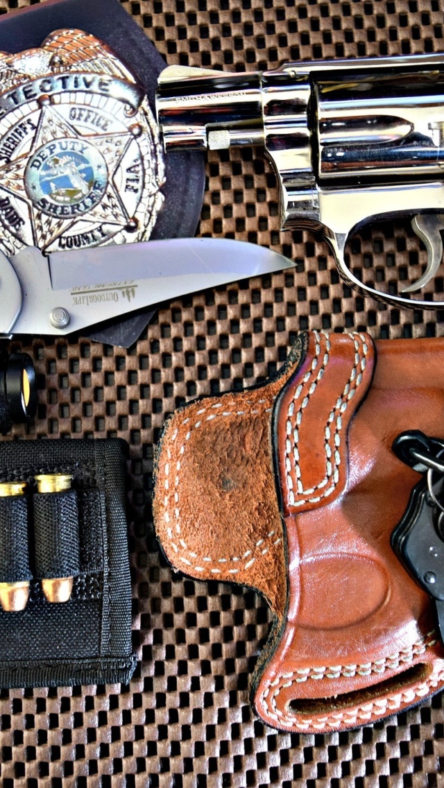 Colt, handcuffs and knife wallpaper 640x1136