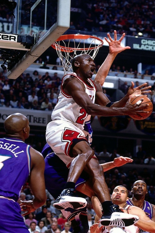 Fondo de pantalla Michael Jordan Goal 640x960