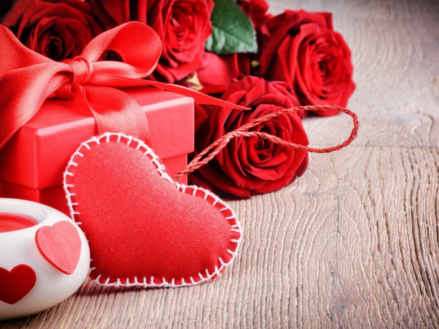 Обои Valentines Day Gift and Hearts 640x480