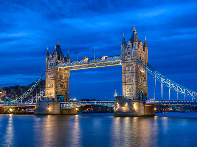 Обои Tower Bridge In London 640x480