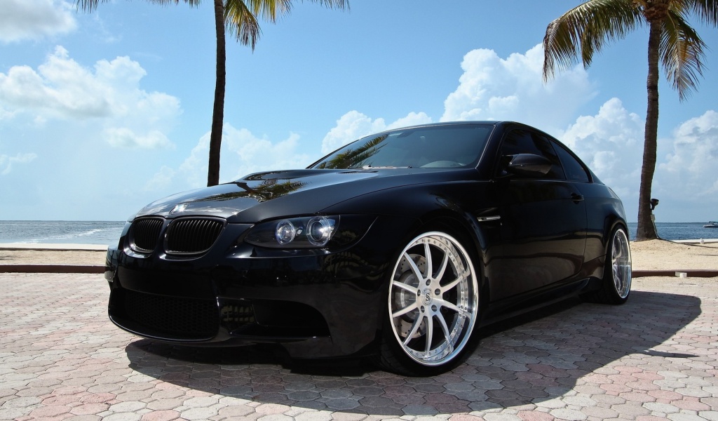 Fondo de pantalla BMW M3 E92 Black Edition 1024x600
