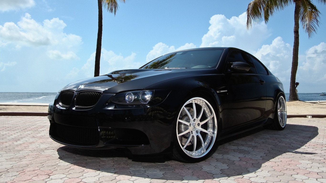 Screenshot №1 pro téma BMW M3 E92 Black Edition 1366x768