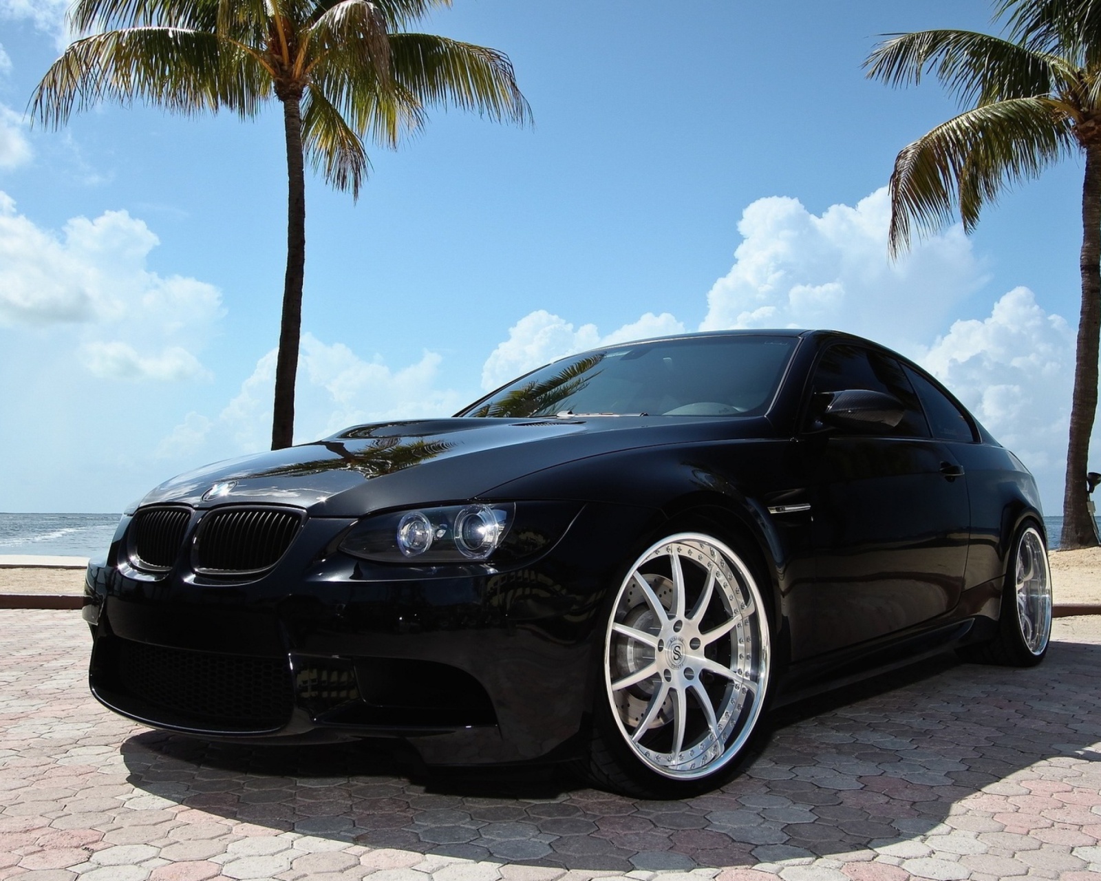 Screenshot №1 pro téma BMW M3 E92 Black Edition 1600x1280