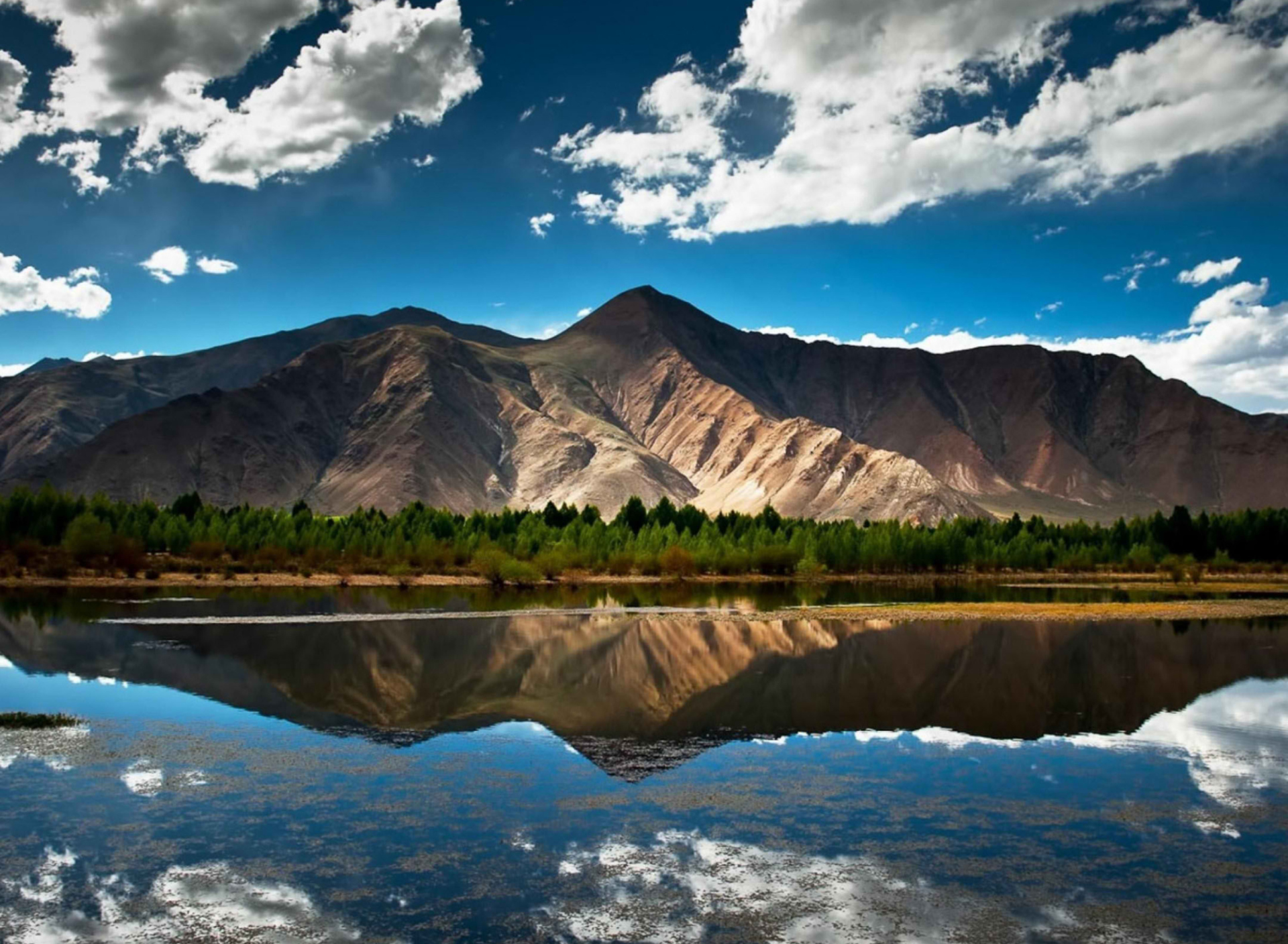 Обои Mountain Lake In Chile 1920x1408