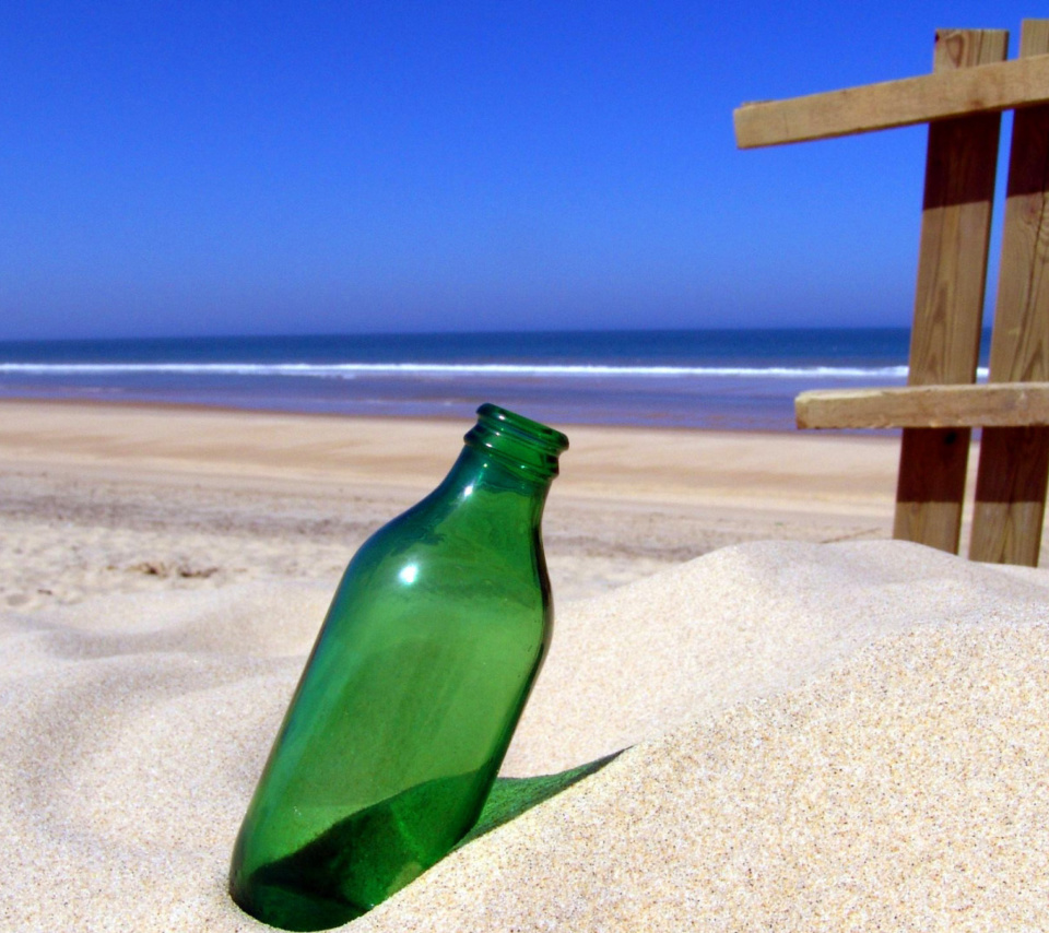 Das Bottle Beach Wallpaper 960x854
