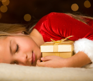 Child With Christmas Present papel de parede para celular para iPad 2