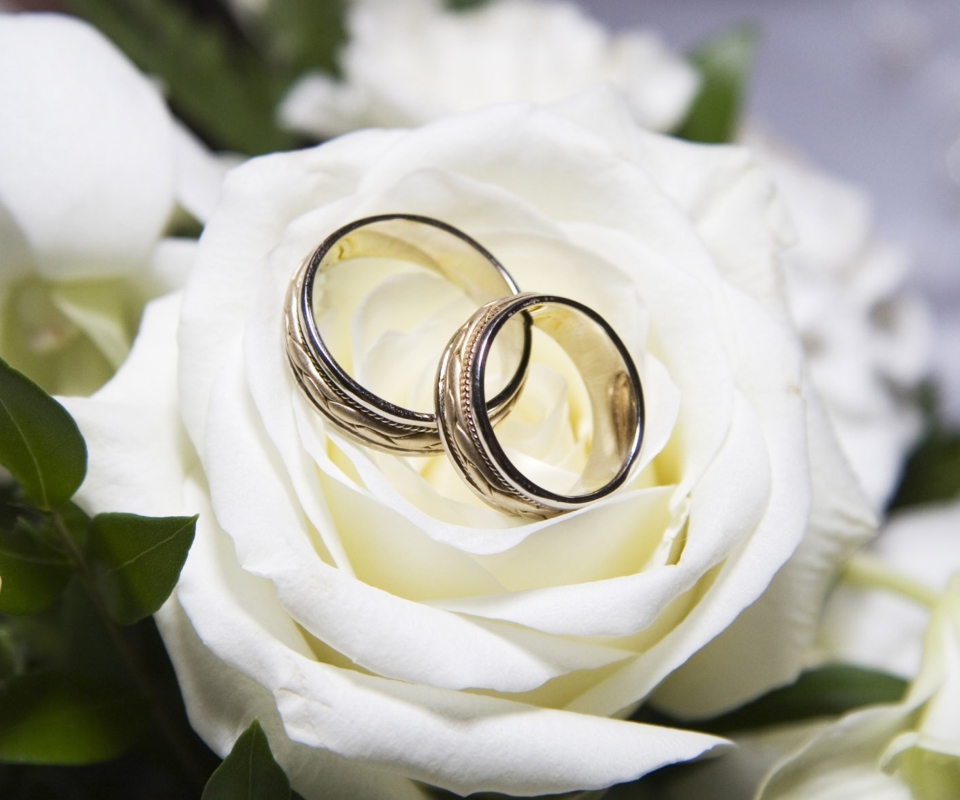 Screenshot №1 pro téma Wedding Rings And White Rose 960x800