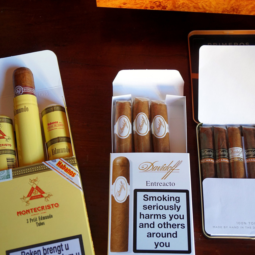 Обои Cuban Montecristo Cigars 1024x1024