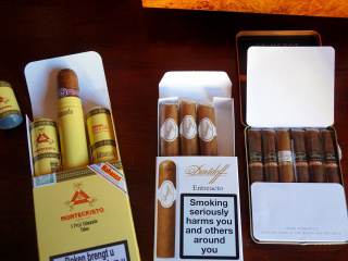 Обои Cuban Montecristo Cigars 320x240