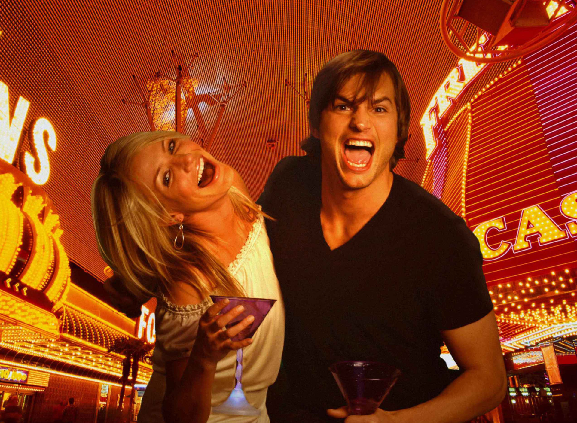 Обои Cameron Diaz And Ashton Kutcher in What Happens in Vegas 1920x1408