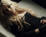 Screenshot №1 pro téma Avril Lavigne In Cute Dress 176x144