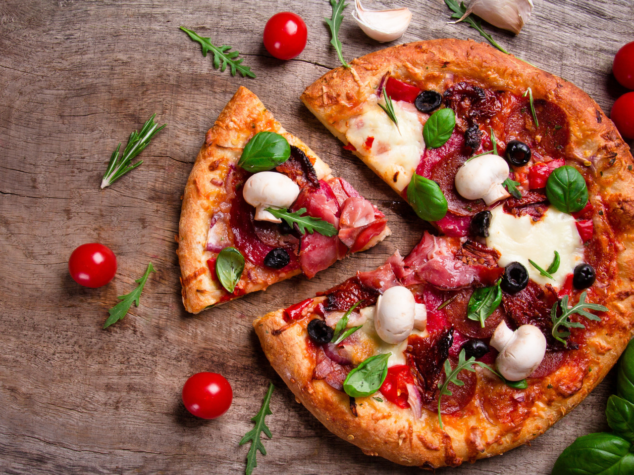 Pizza with mushrooms and olives wallpaper 1280x960