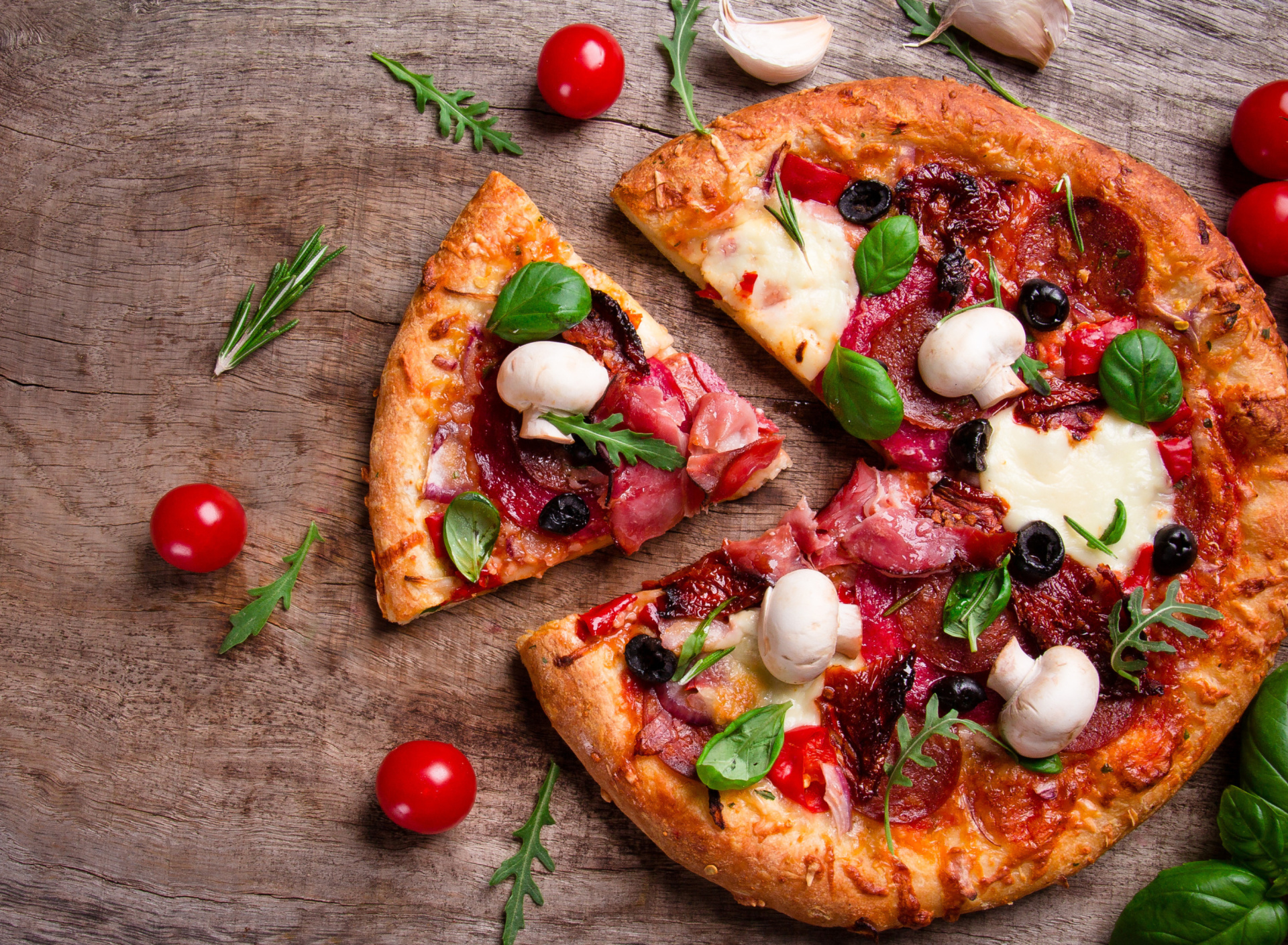 Pizza with mushrooms and olives wallpaper 1920x1408