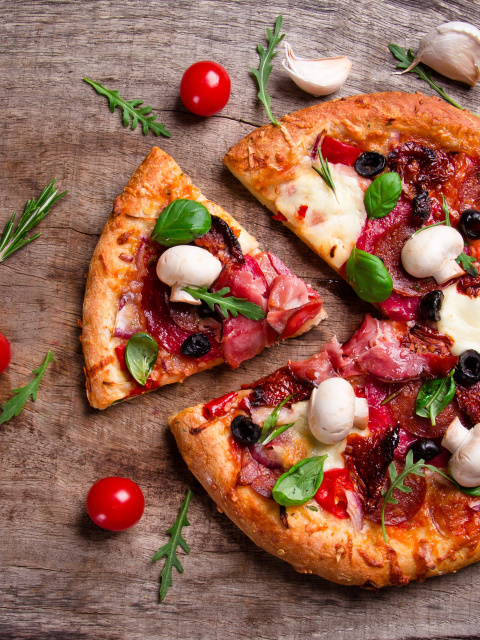 Das Pizza with mushrooms and olives Wallpaper 480x640
