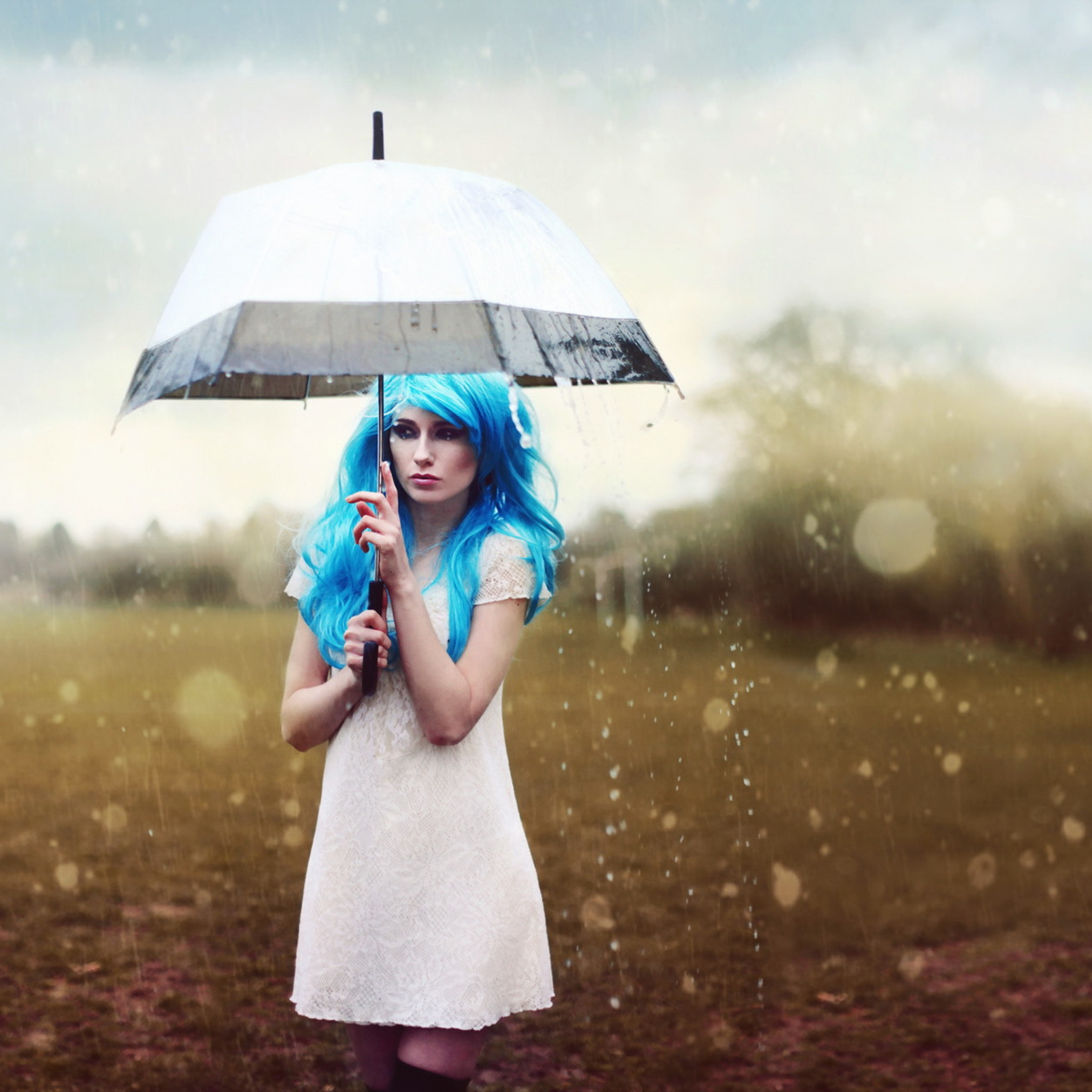 Girl With Blue Hear Under Umbrella screenshot #1 2048x2048
