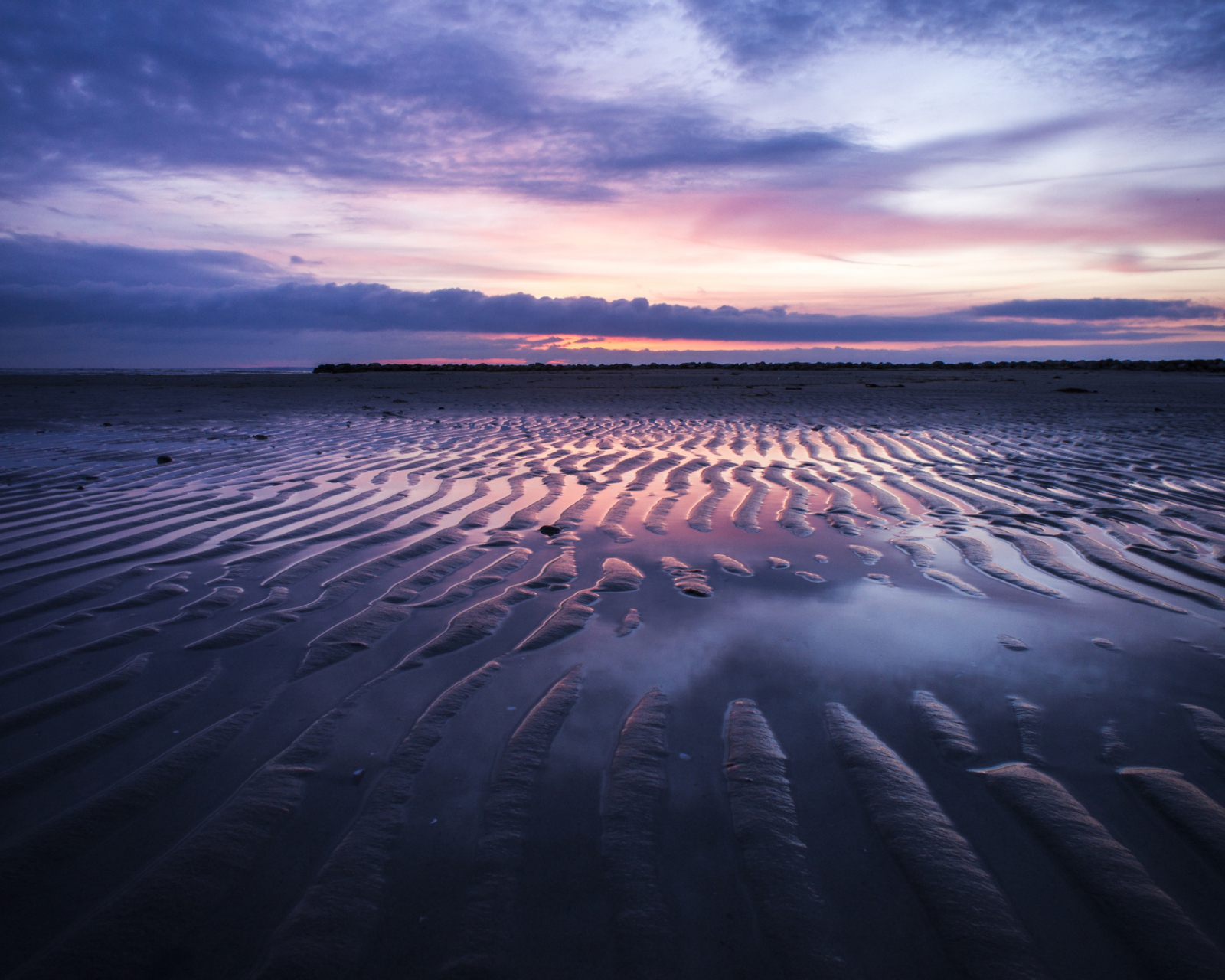Screenshot №1 pro téma Sand Dunes And Pinky Sunset At Beach 1600x1280