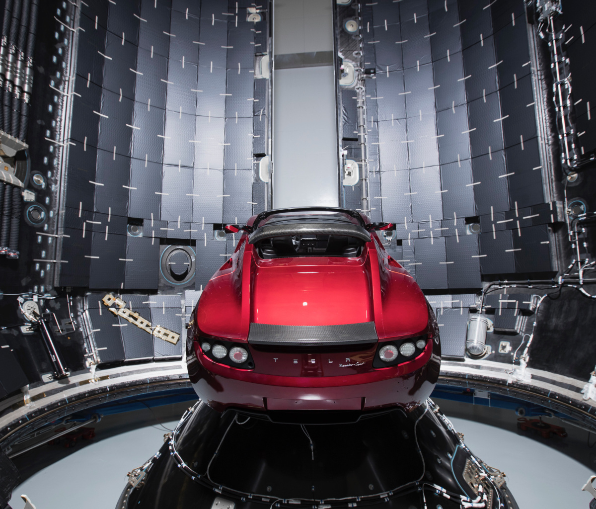 Обои SpaceX Starman Tesla Roadster 1200x1024