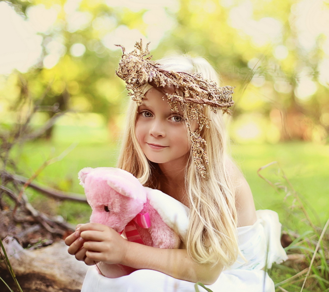 Fondo de pantalla Little Girl With Pink Teddy 1080x960