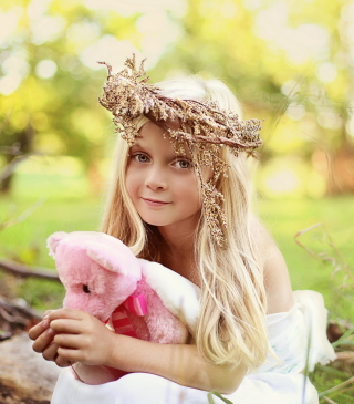 Little Girl With Pink Teddy - Obrázkek zdarma pro Nokia Asha 310