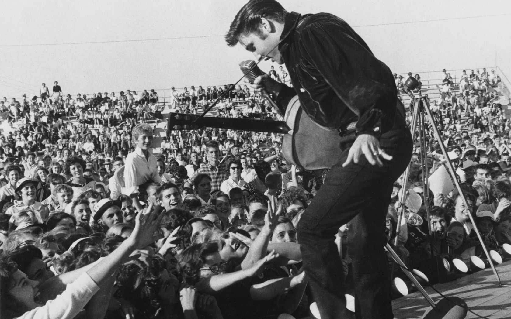 Elvis Presley At Concert wallpaper 1680x1050