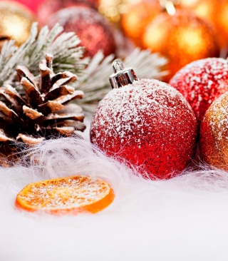 Snowy Christmas Decorations - Obrázkek zdarma pro Nokia C6-01