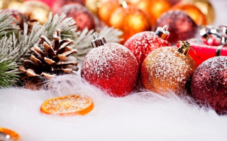 Snowy Christmas Decorations - Obrázkek zdarma pro HTC Desire