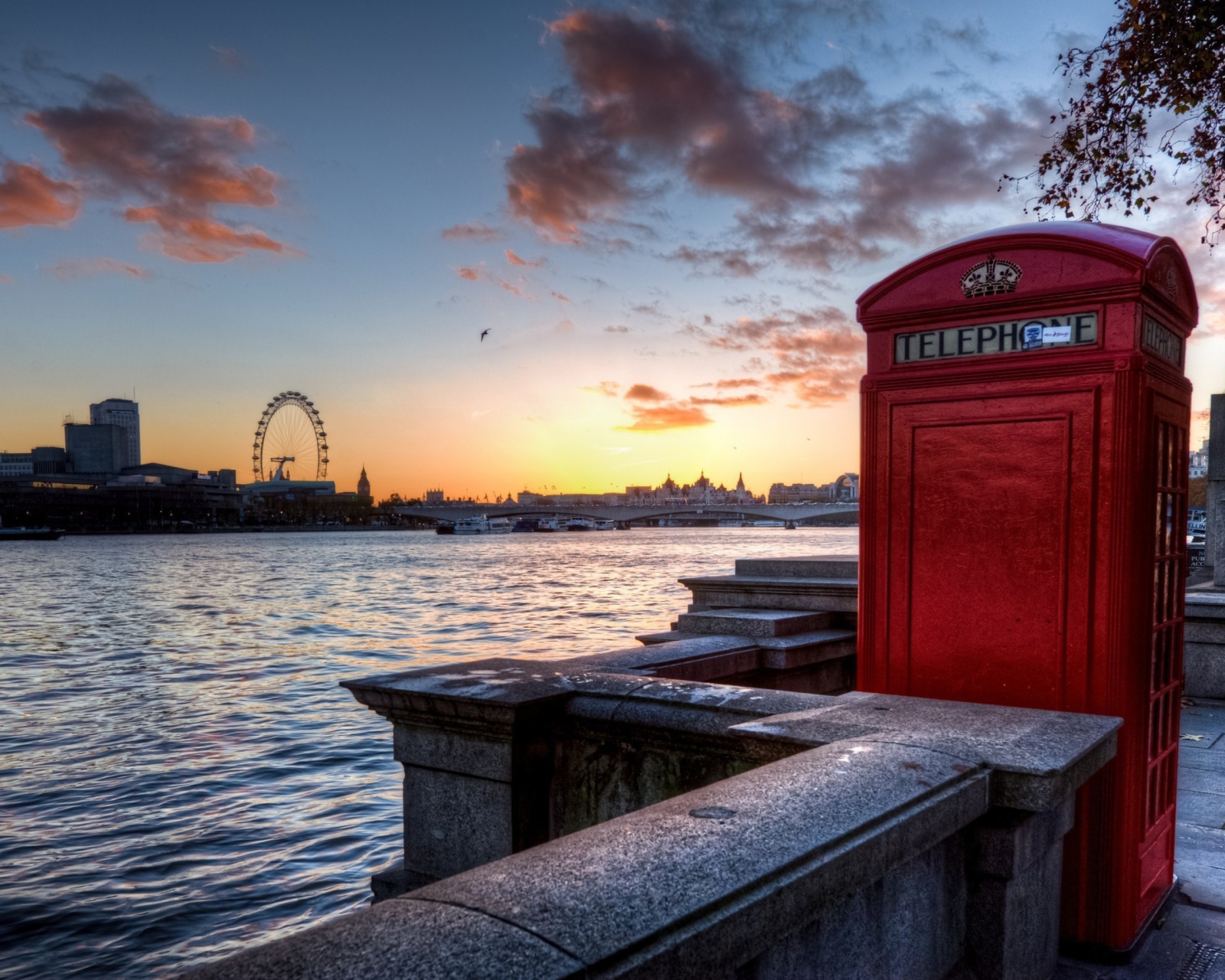 England Phone Booth in London screenshot #1 1600x1280