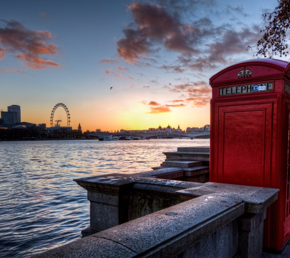 England Phone Booth in London screenshot #1 960x854