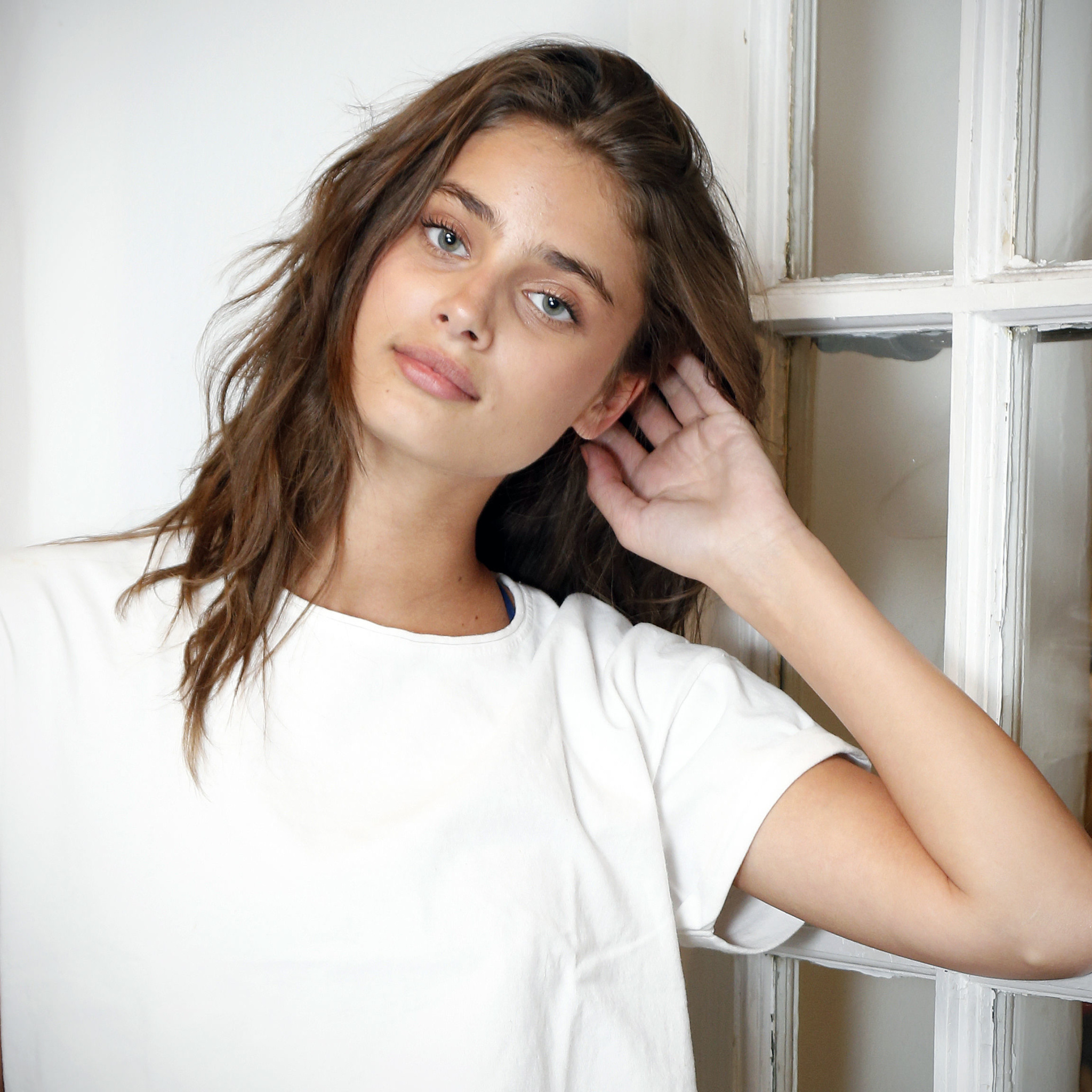 Das Taylor Hill Wallpaper 2048x2048