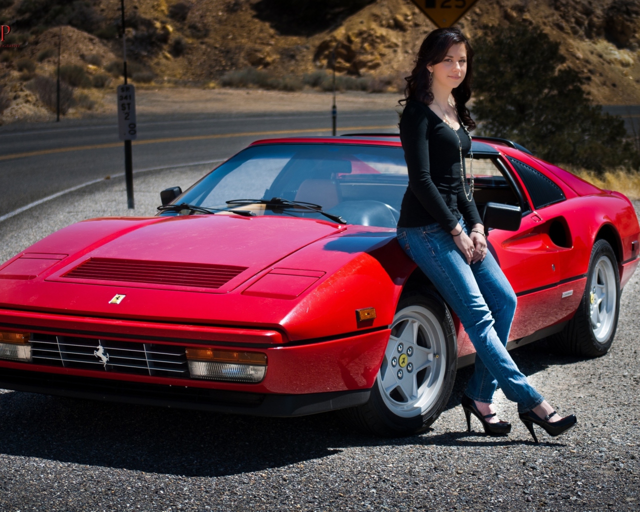 Обои Ferrari Girl 1280x1024