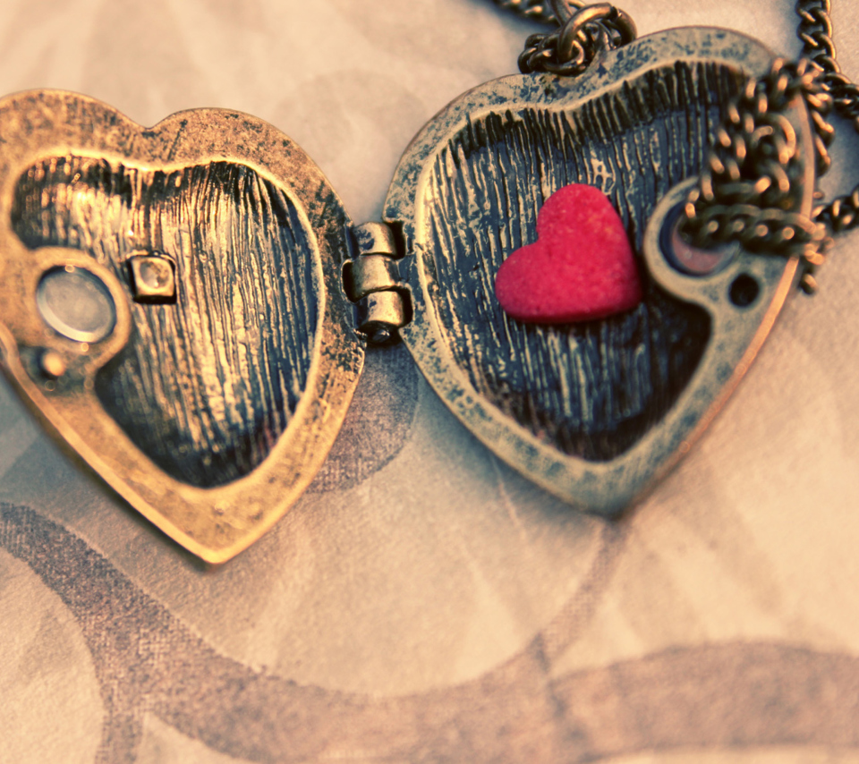 Das Heart Pendant Wallpaper 960x854