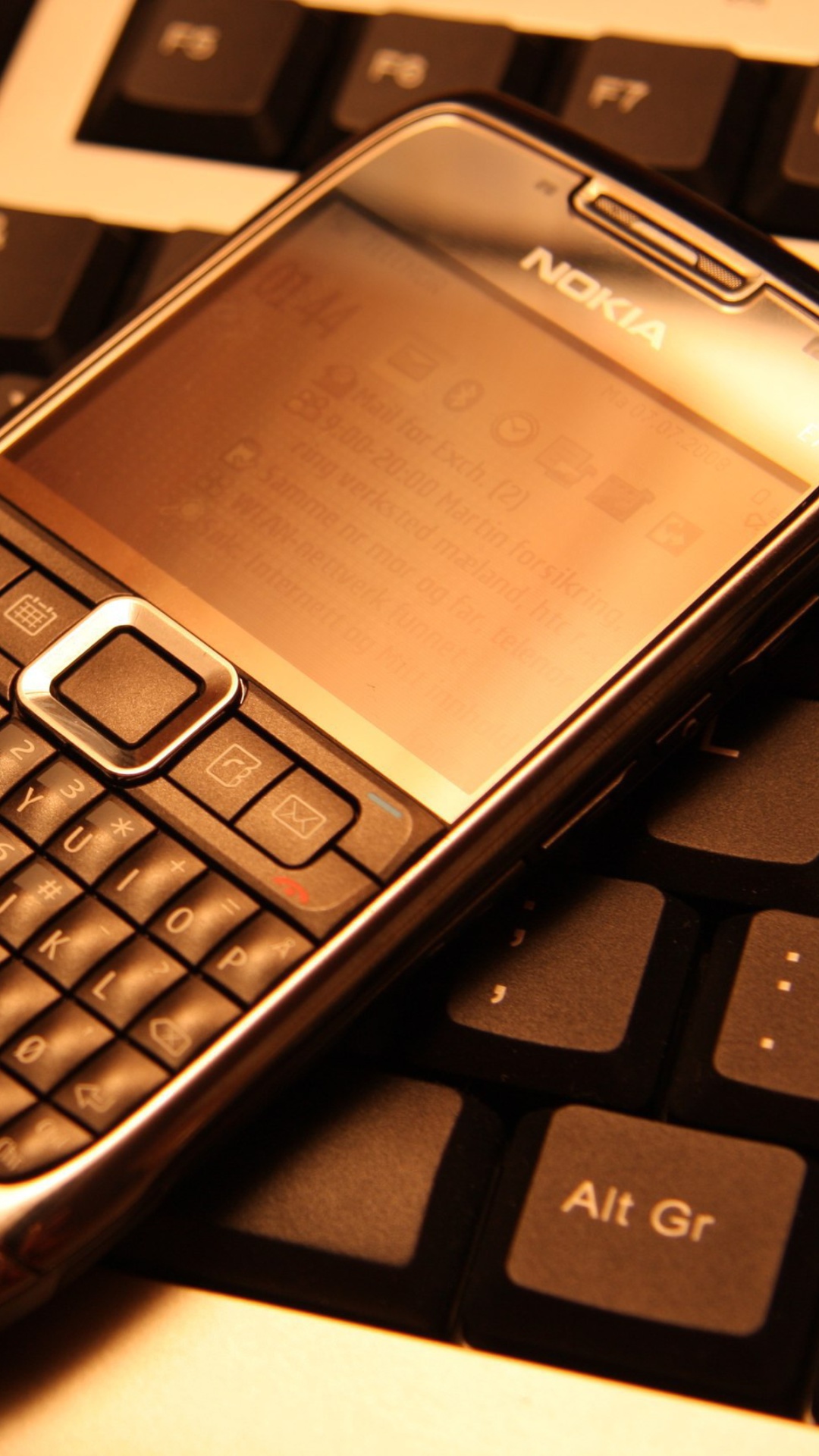 Das Nokia E71 on Computer Keyboard Wallpaper 1080x1920