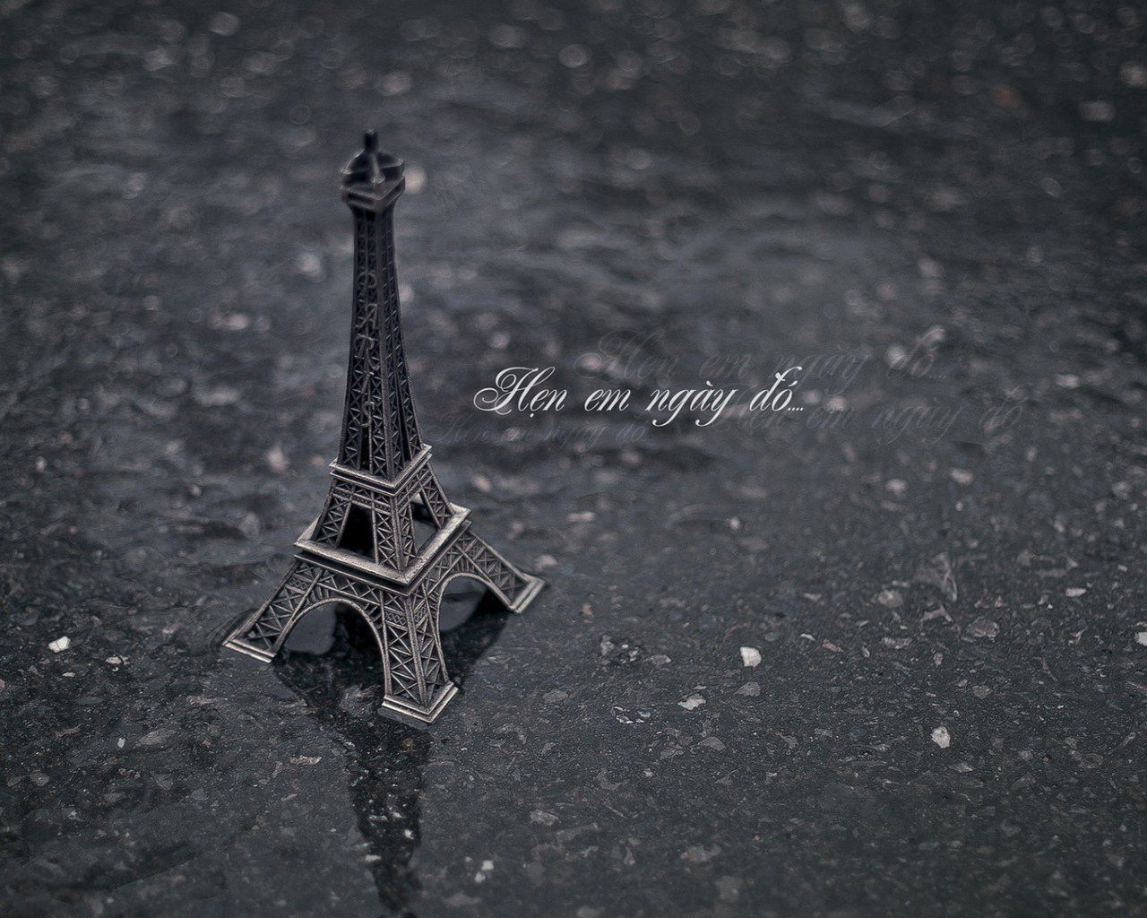 Toy Eiffel Tower wallpaper 1280x1024