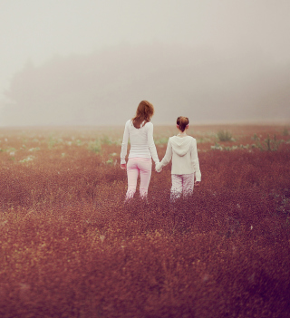 Обои Two Girls Walking In The Field на 2048x2048