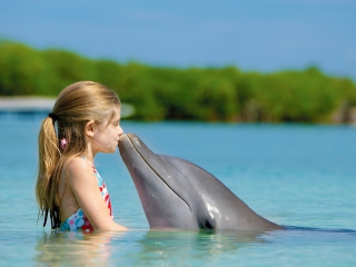 Das Friendship Between Girl And Dolphin Wallpaper 320x240