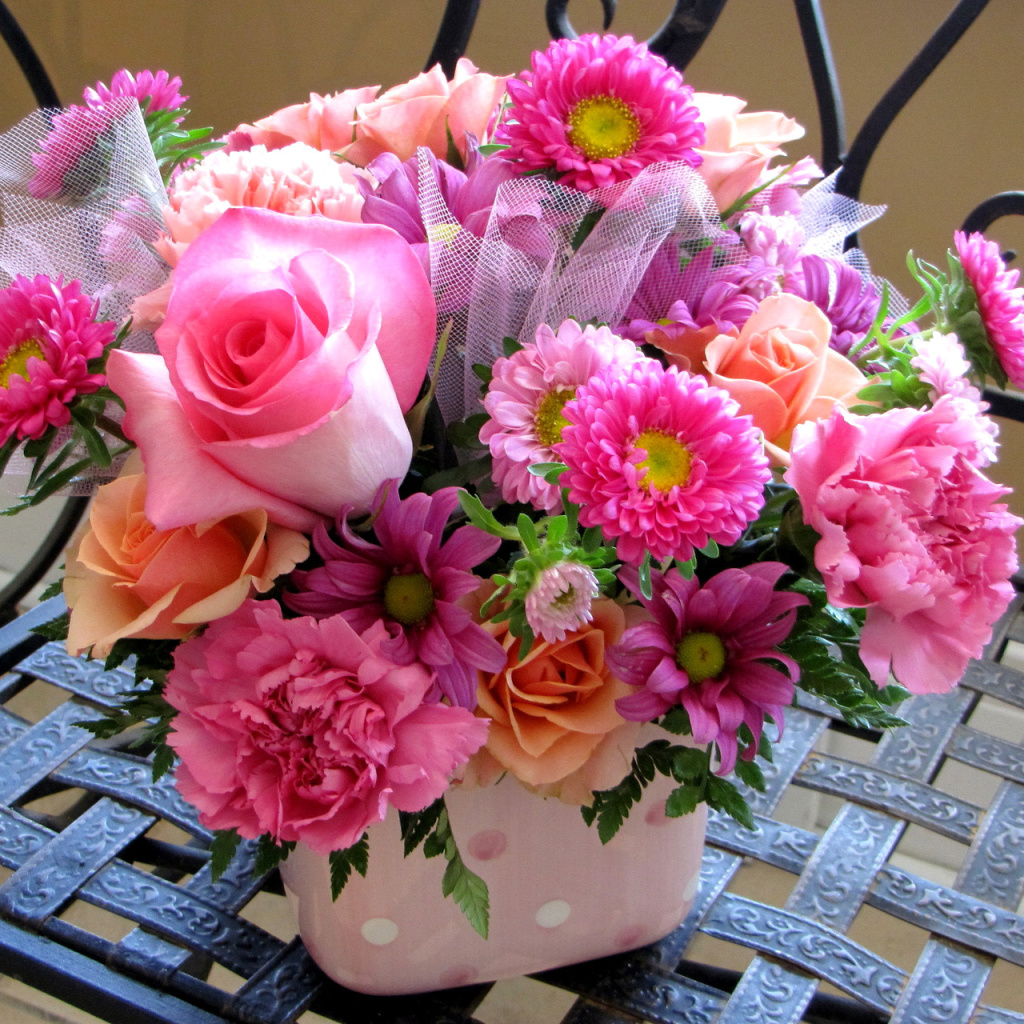 Fondo de pantalla Roses and Carnations 1024x1024