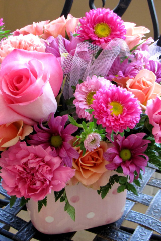 Fondo de pantalla Roses and Carnations 320x480