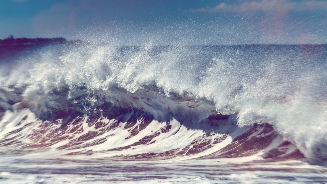 Screenshot №1 pro téma Strong Ocean Waves 1280x720
