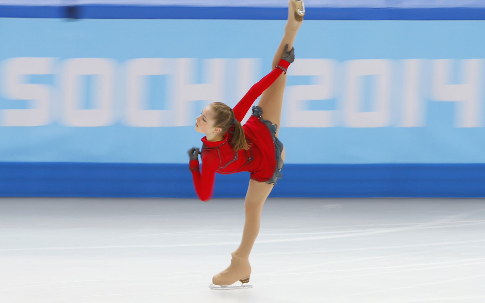 Screenshot №1 pro téma Yulia Lipnitskaya Ice Skater Sochi 2014 1680x1050