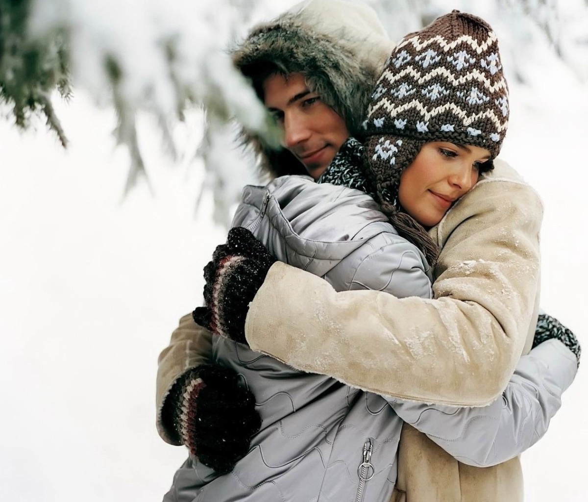 Screenshot №1 pro téma Romantic winter hugs 1200x1024