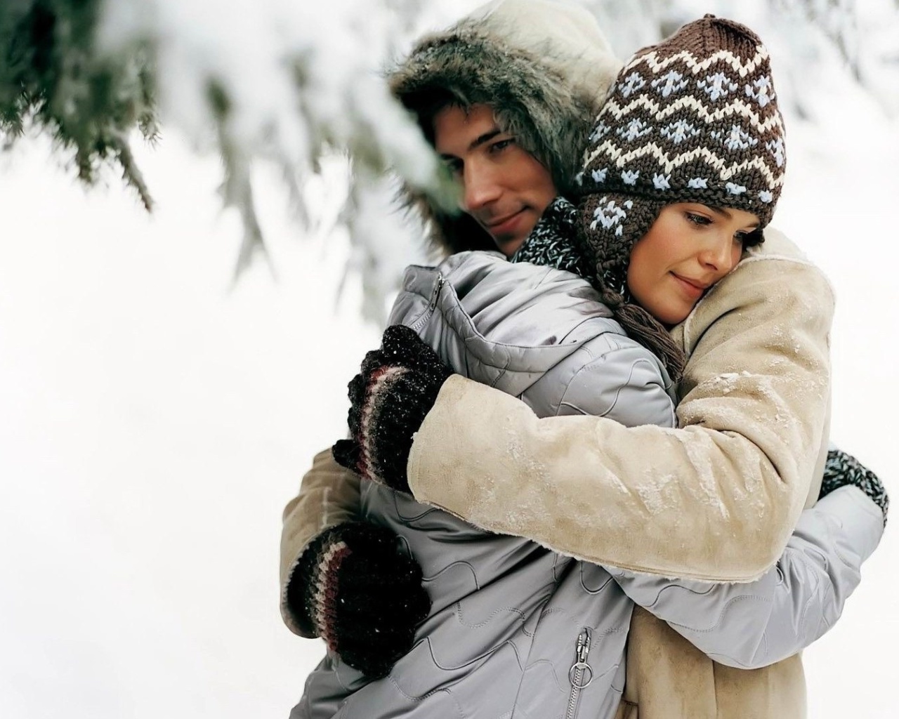 Screenshot №1 pro téma Romantic winter hugs 1280x1024