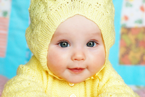 Baby In Yellow Hood wallpaper 480x320