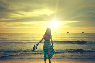 Enjoying Sun And Ocean - Obrázkek zdarma pro Xiaomi Mi 4