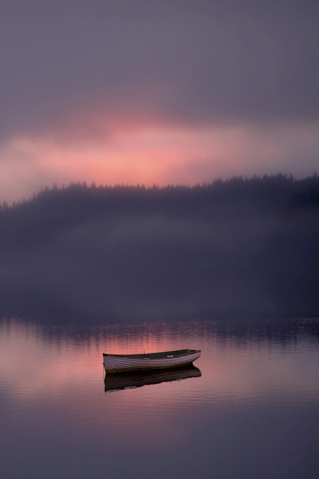 Screenshot №1 pro téma Lonely Boat And Foggy Landscape 640x960