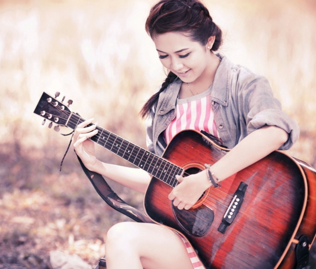 Chinese girl with guitar screenshot #1 1200x1024