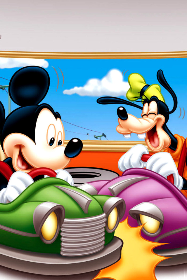 Обои Mickey Mouse in Amusement Park 640x960