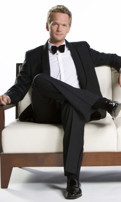 Fondo de pantalla Neil Patrick Harris with Emmy Award 240x400