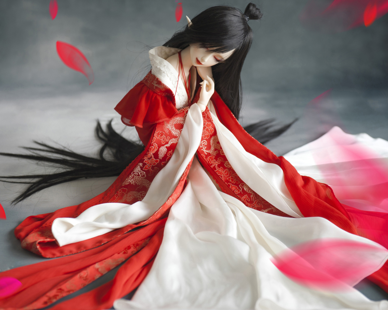 Fondo de pantalla Beautiful Doll In Japanese Kimono 1280x1024