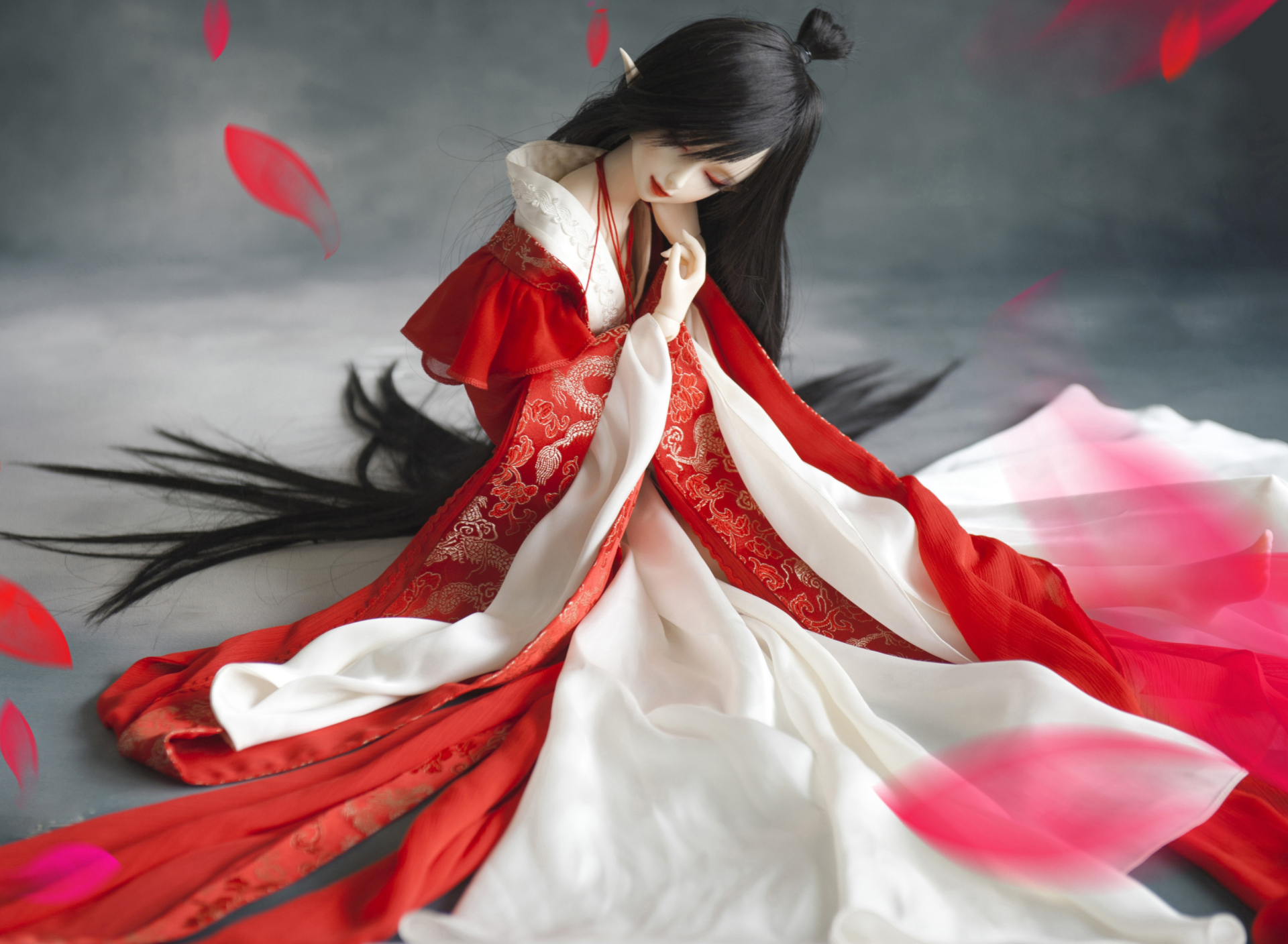 Sfondi Beautiful Doll In Japanese Kimono 1920x1408